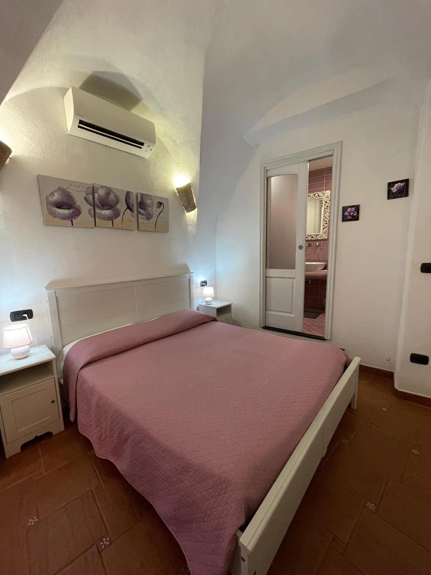 Ca' Du Batan Bed and Breakfast Spotorno Rum bild