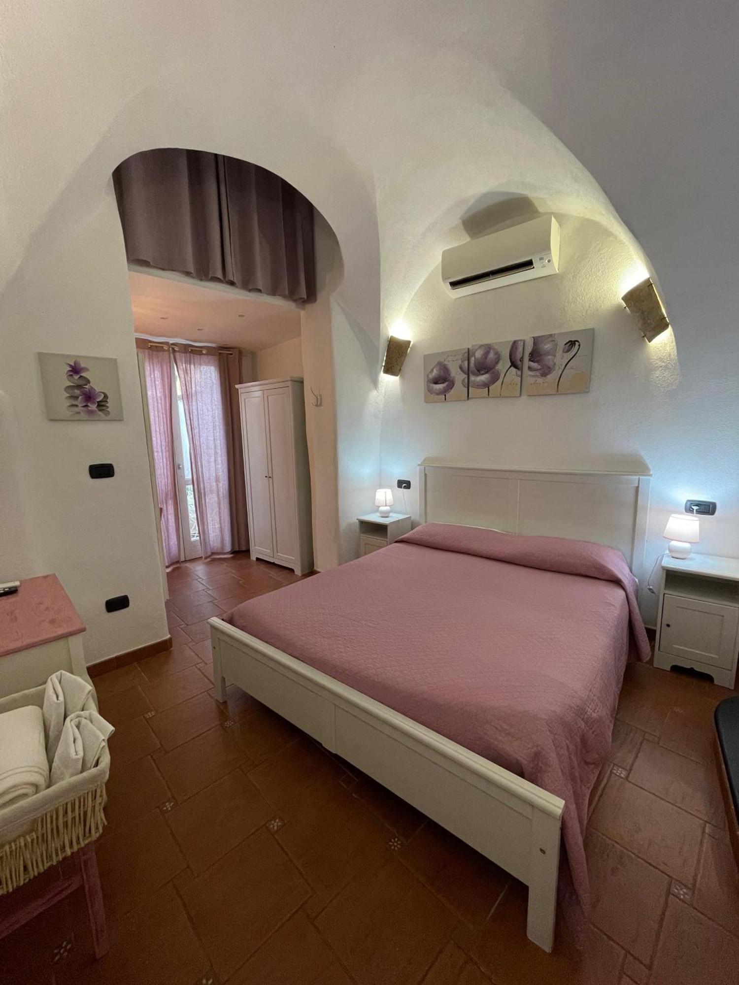 Ca' Du Batan Bed and Breakfast Spotorno Rum bild